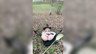 i'm a horny witch i need to be fucked????