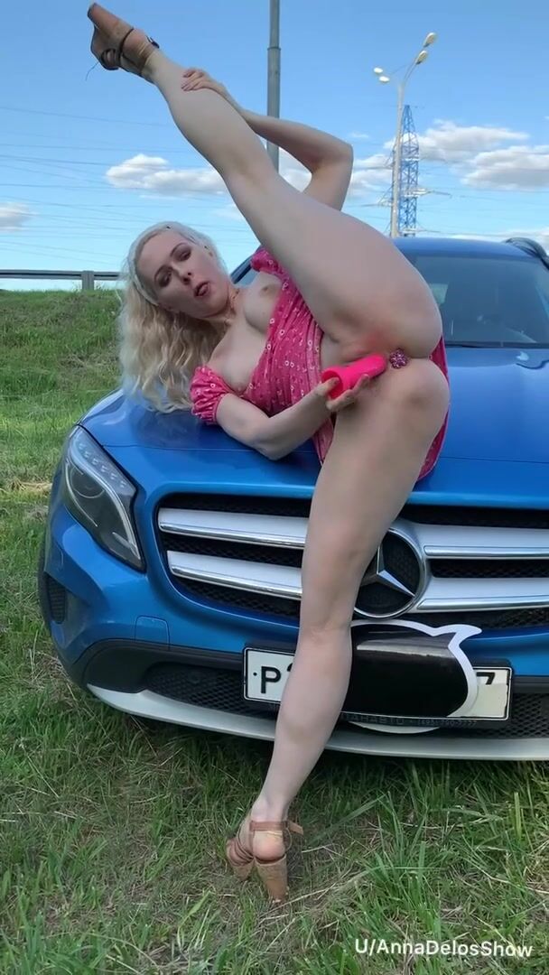 I dream about you will replace this dildo in this position in a public place